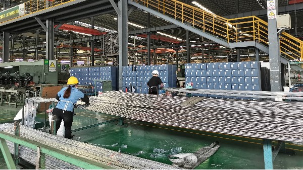 不銹鋼裝飾管和不銹鋼工業(yè)管之間有什么不同？